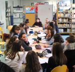 Myriam Saligari sous le regard des lycéens