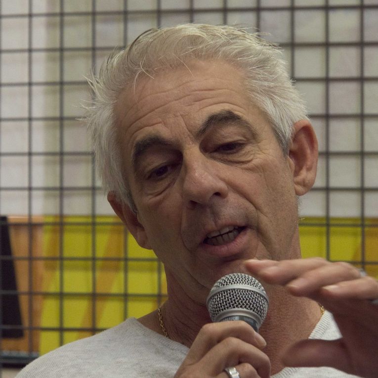 Des auteurs et illustrateurs en dédicace, des Salons différents…