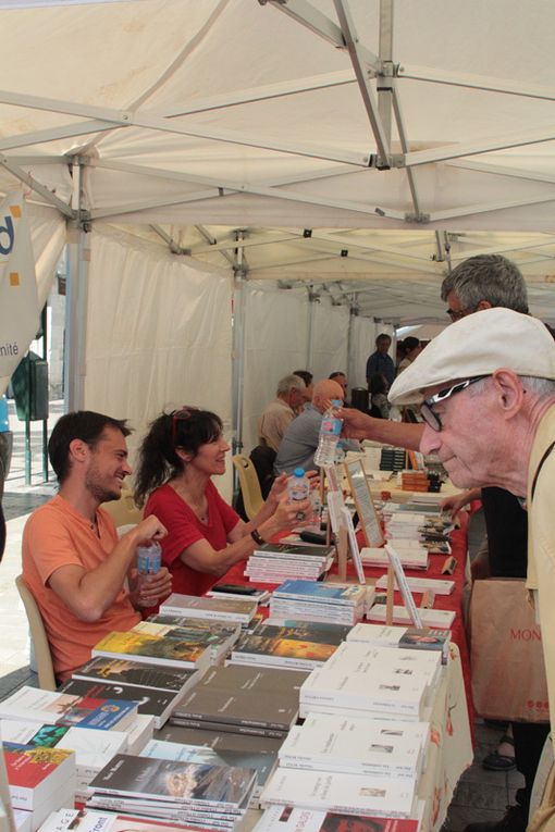 Lire en mai, à Nyons, une belle journée pour les auteurs