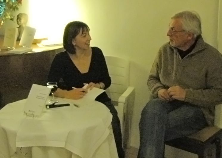 Dernière soirée de l’année 2013 à la librairie Elan Sud. Une soirée sous le signe de la musique des mots, une soirée sous le signe du vent qui pousse les hommes à se rencontrer et à partager leurs rythmes.

Corinne Niederhoffer nous avait