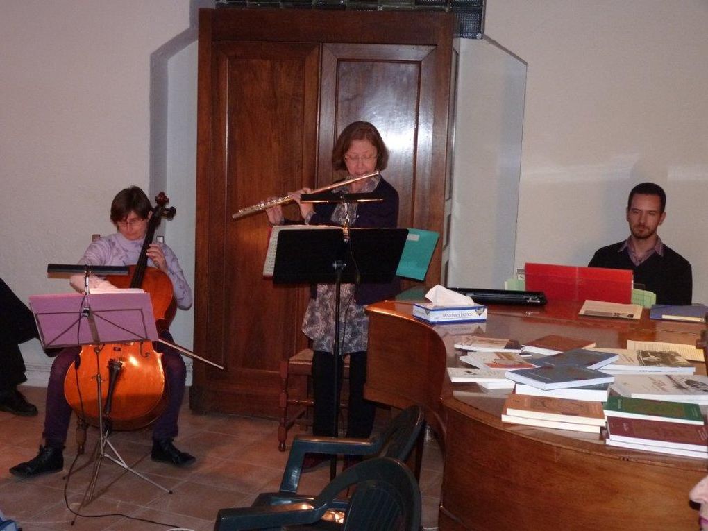 Une collection de photos de nombreux moment forts de la librairie : littérature, théâtre, musique, danse, et bien d'autres plaisirs partagés.