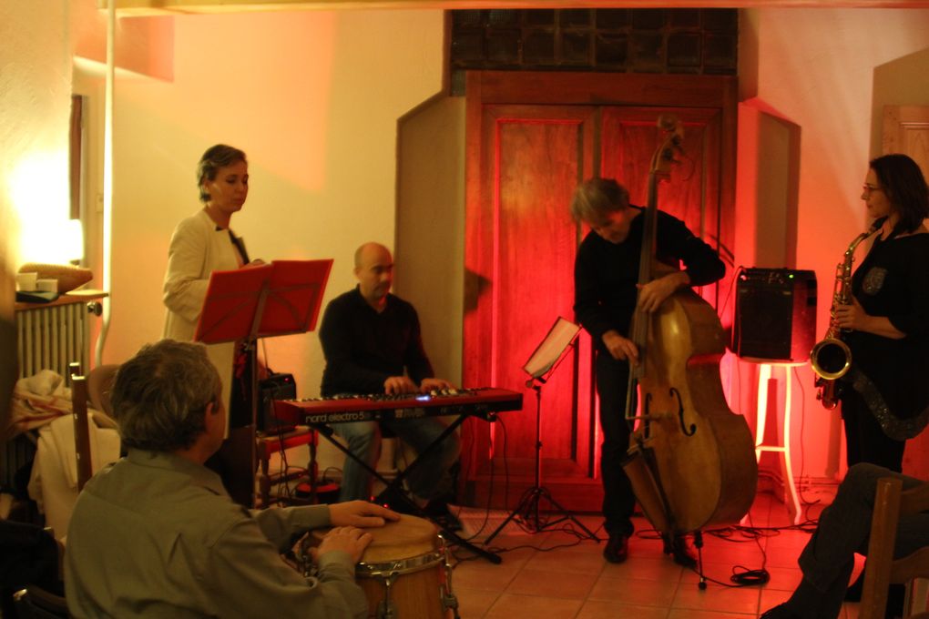 Une collection de photos de nombreux moment forts de la librairie : littérature, théâtre, musique, danse, et bien d'autres plaisirs partagés.