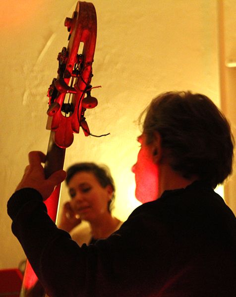 Partage des mots, des notes et des rires à la librairie Elan Sud