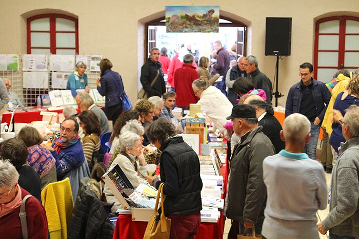 Feuilles d'automne à Colmars les Alpes, un Salon de lecteurs attentifs