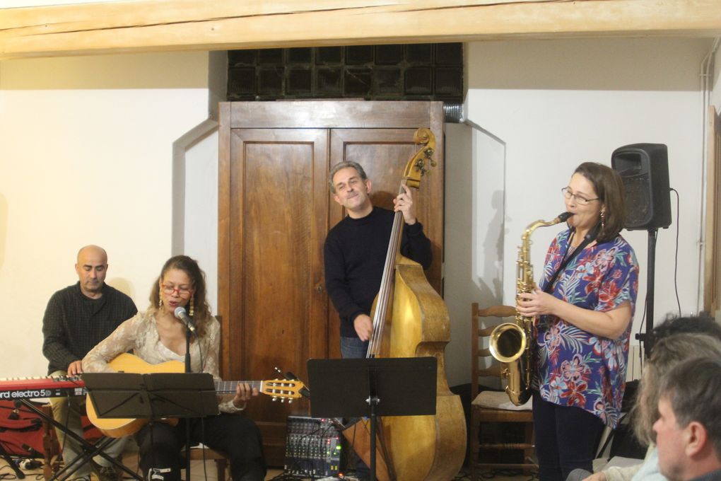 Une collection de photos de nombreux moment forts de la librairie : littérature, théâtre, musique, danse, et bien d'autres plaisirs partagés.