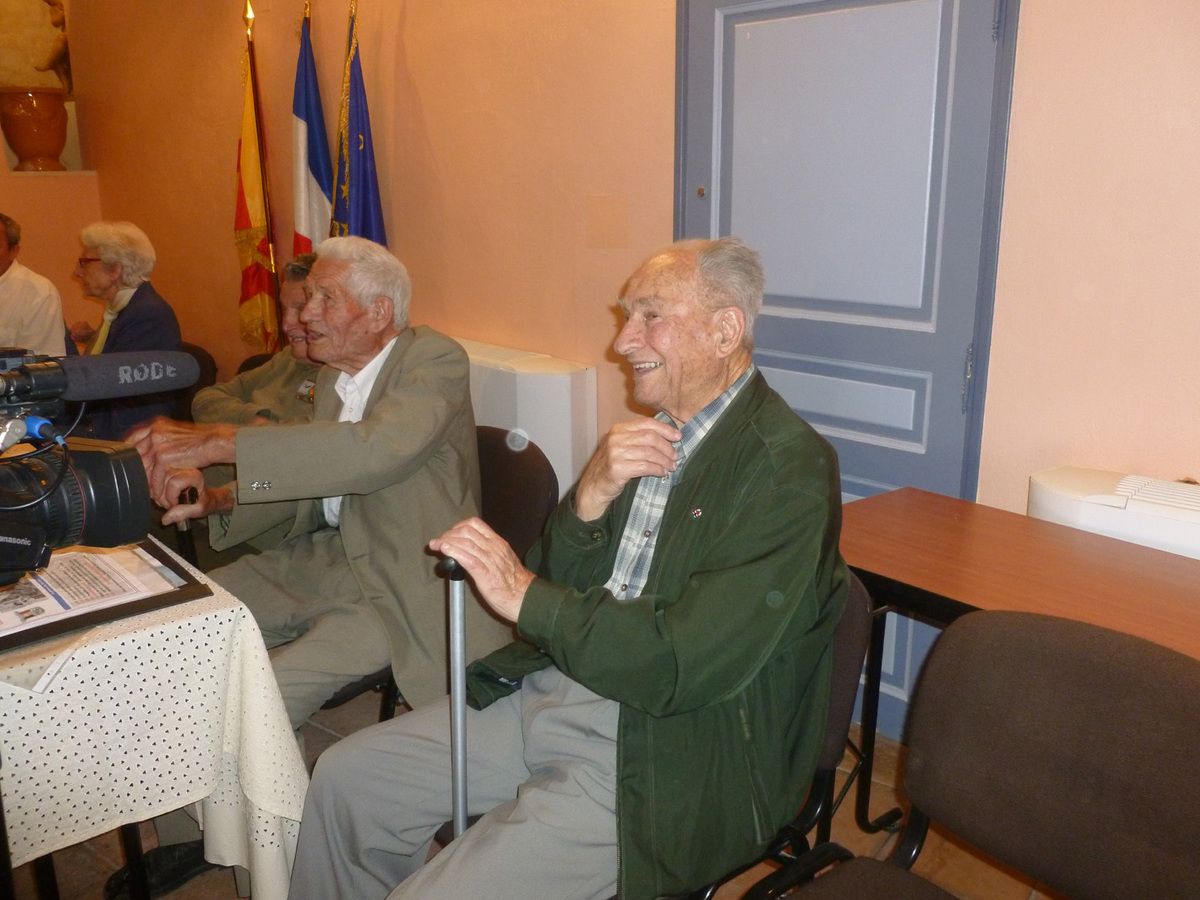 Dominique Lin est régulièrement invité à présenter 39-45 en Vaucluse lors de rencontres et cérémonies