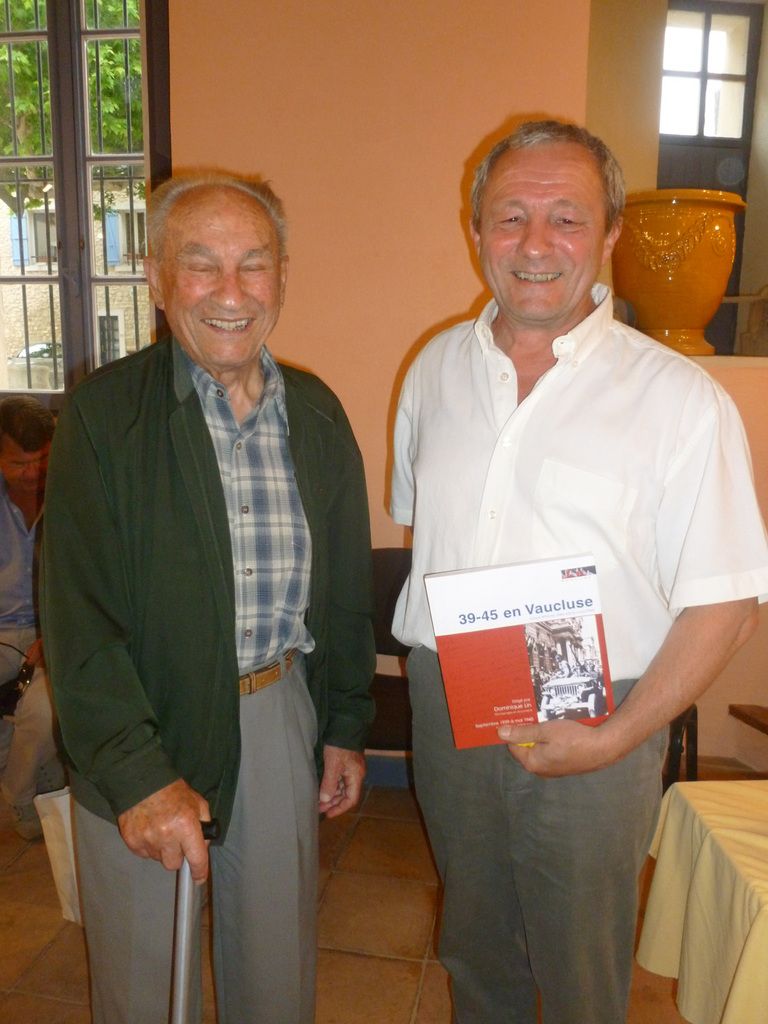 Dominique Lin est régulièrement invité à présenter 39-45 en Vaucluse lors de rencontres et cérémonies