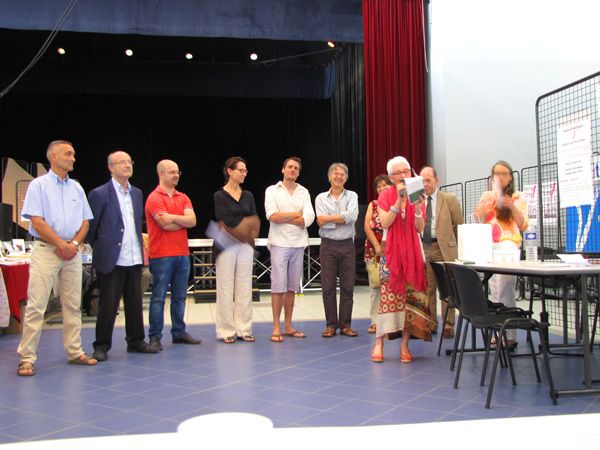 Remise officielle du Prix en présence des élus de la ville, Département et Région, du parrain de l'année (Yves Bichet) du proviseur du lycée de l'Arc et de Corinne Niederhoffer, présidente d'Expression Littéraires Universelles et éditrice (Elan Sud). Lecture d'un extrait du roman devant le public. Dédicace du roman pour les lecteurs, article de presse