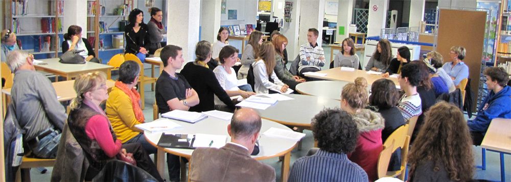 Premier manuscrit en analyse au lycée, regards croisés entre élèves et adultes