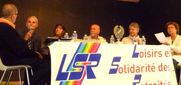 Myriam Saligari reçoit le Prix d'une association littéraire.