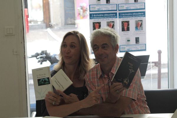 Une séance de dédicaces joyeuse