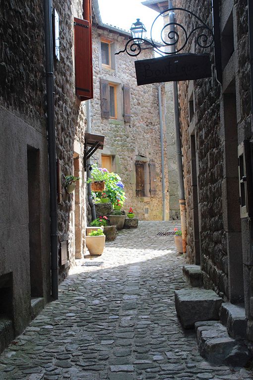 Elan Sud porte le livre en Ardèche, dans la vallée de l'Eyrieux avec 4 auteurs