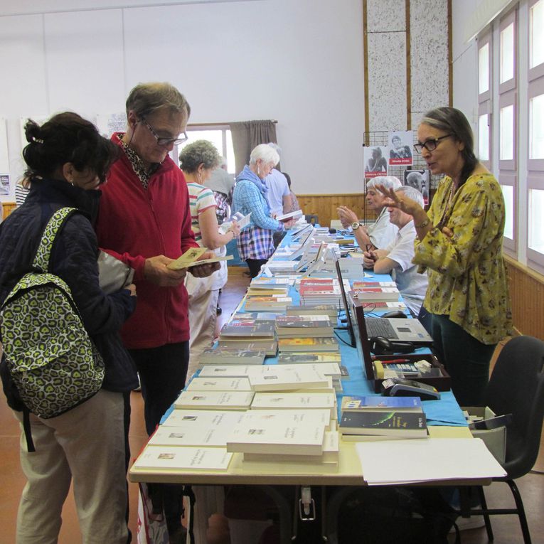 Des auteurs et illustrateurs en dédicace, des Salons différents…