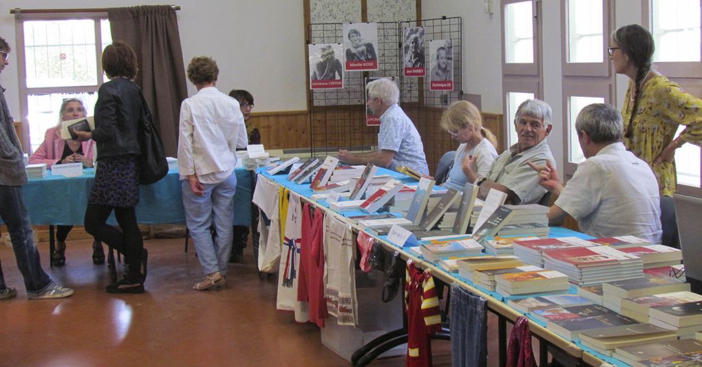 Des auteurs et illustrateurs en dédicace, des Salons différents…