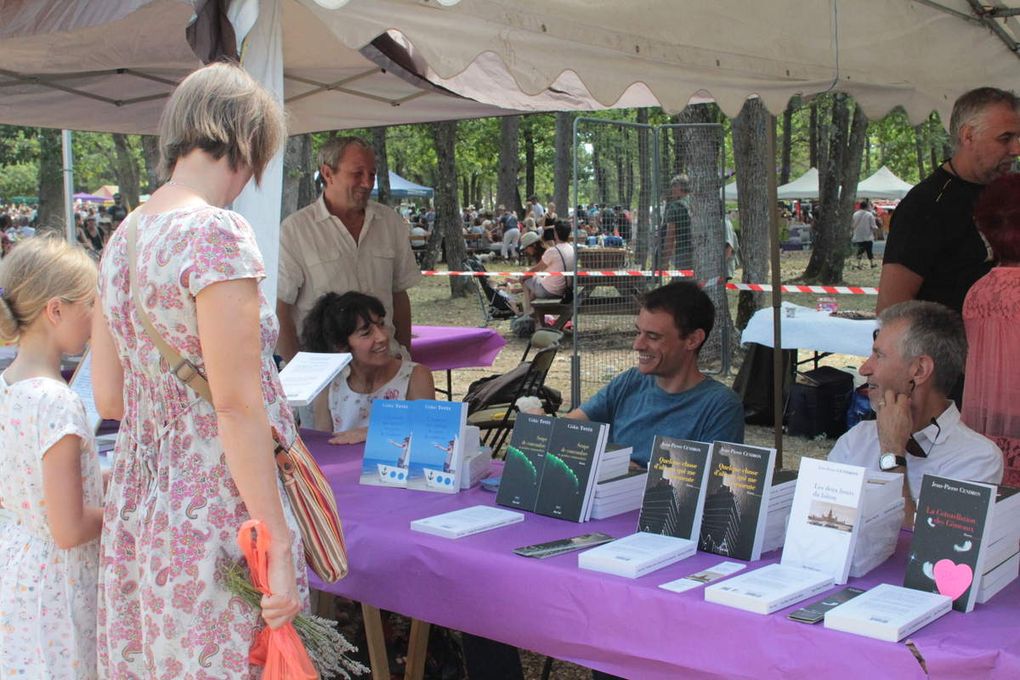 Les auteurs en dédicaces