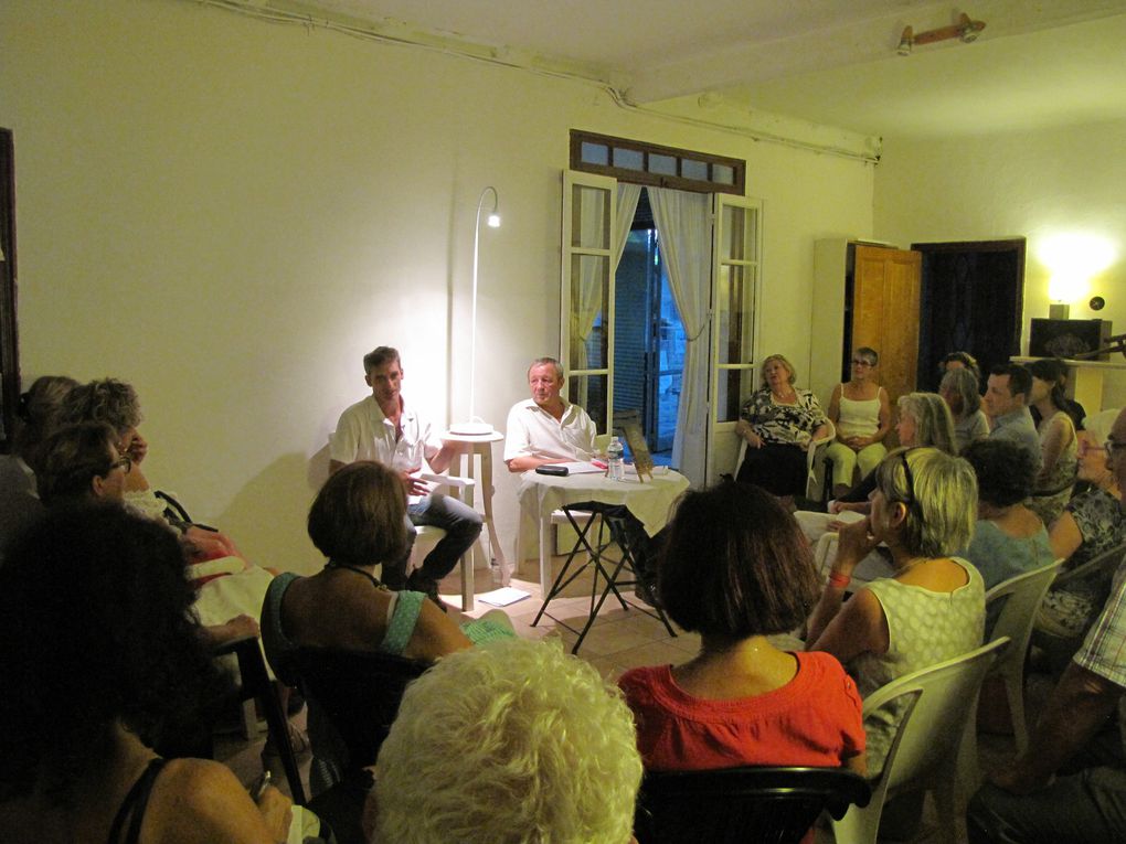 Une collection de photos de nombreux moment forts de la librairie : littérature, théâtre, musique, danse, et bien d'autres plaisirs partagés.