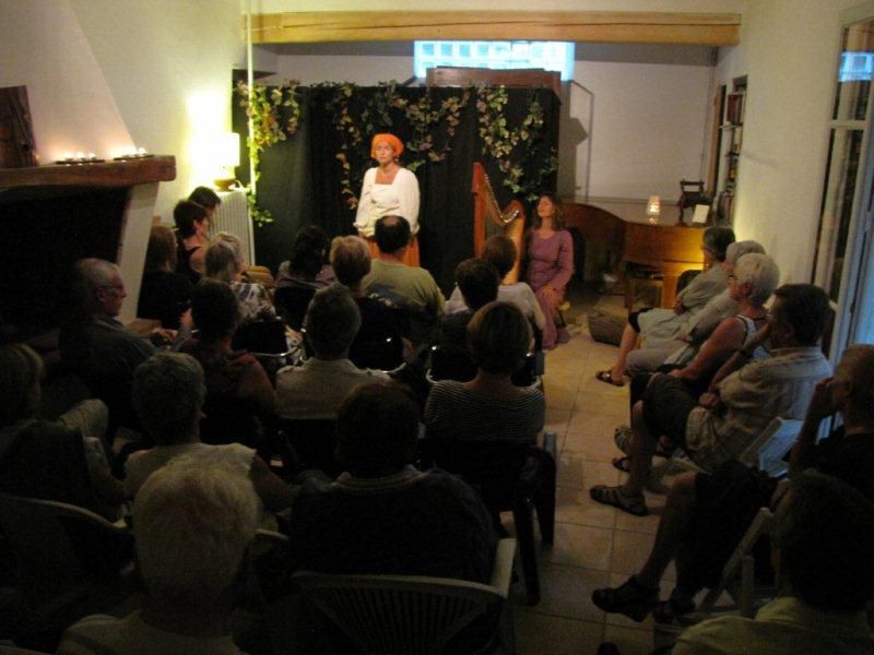 Une collection de photos de nombreux moment forts de la librairie : littérature, théâtre, musique, danse, et bien d'autres plaisirs partagés.