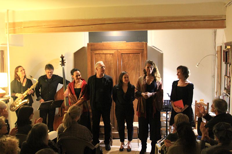 Une collection de photos de nombreux moment forts de la librairie : littérature, théâtre, musique, danse, et bien d'autres plaisirs partagés.