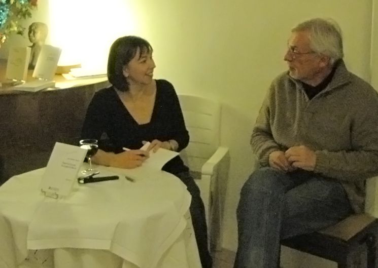 Dernière soirée de l’année 2013 à la librairie Elan Sud. Une soirée sous le signe de la musique des mots, une soirée sous le signe du vent qui pousse les hommes à se rencontrer et à partager leurs rythmes.

Corinne Niederhoffer nous avait